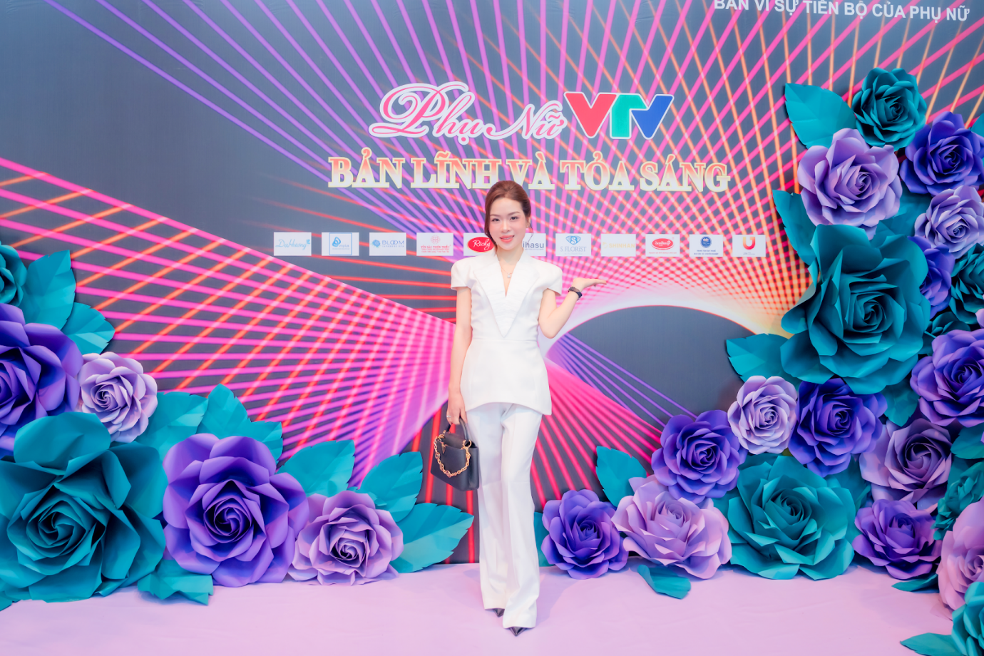 Bà Cao Thị Hoàn - CEO Shinhan Beauty Center tại Chương trình “VTV Tôn vinh Phụ nữ Việt” nhân dịp 08/3/2026.